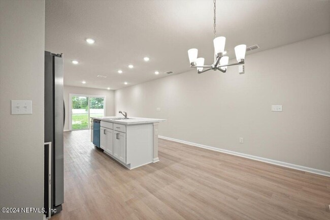 Building Photo - 844 Hartshill Pl