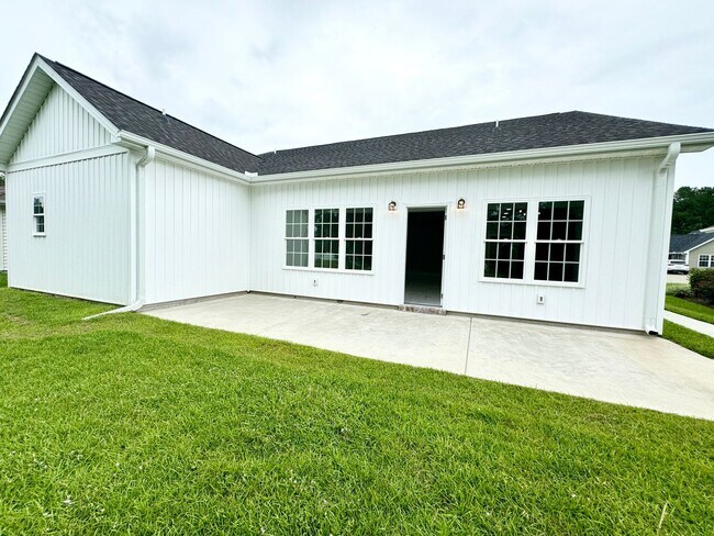 Building Photo - LOOK AT THIS ONE! BEAUTIFUL home with a pond view right outside the back patio!