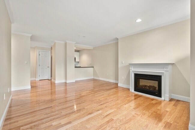 Building Photo - 73 Chelsea St