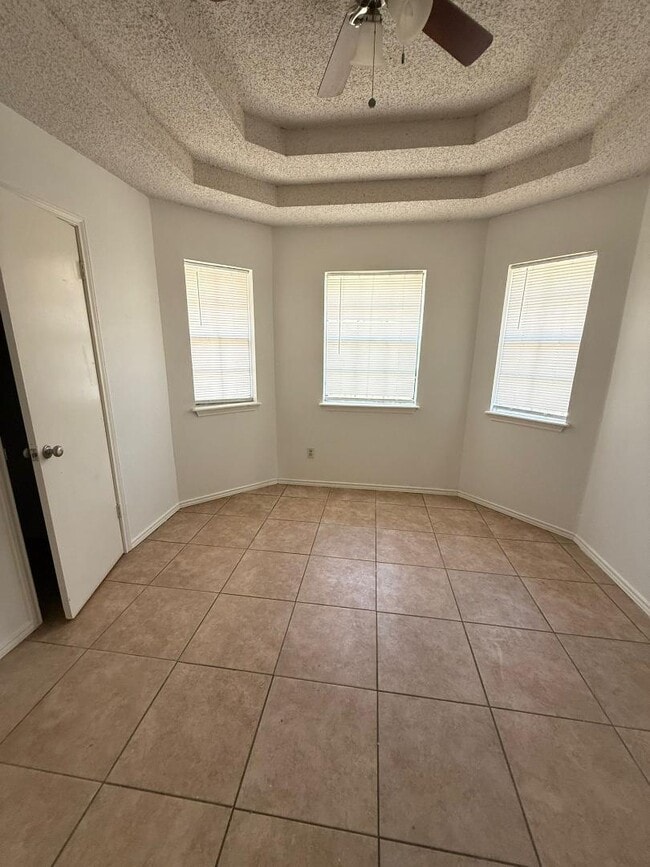 Building Photo - 108 N Mina De Oro St