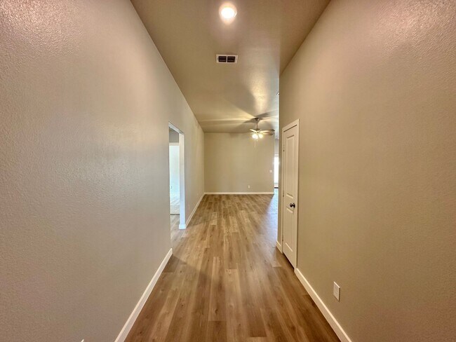 Building Photo - 3 bed/2 bath: Bell Farms AVAILABLE AUGUST!