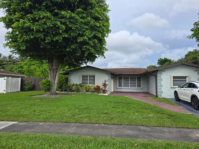 Building Photo - 939 Hibiscus Dr