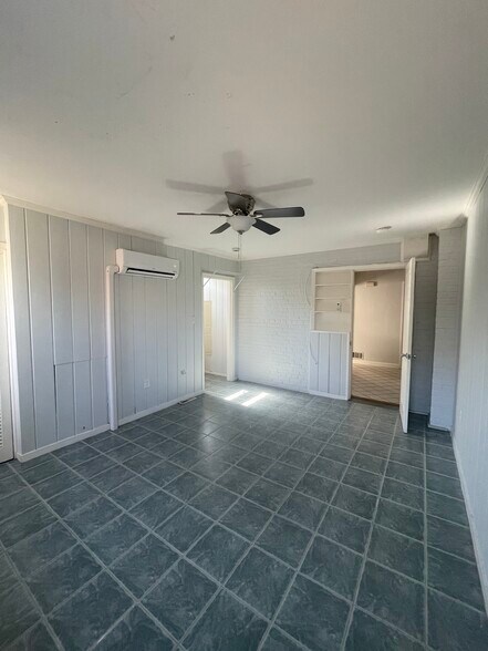 Building Photo - 633 N Nelson St