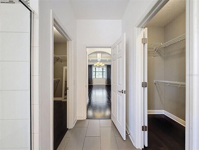 Building Photo - 10701 Laurel Vista Way