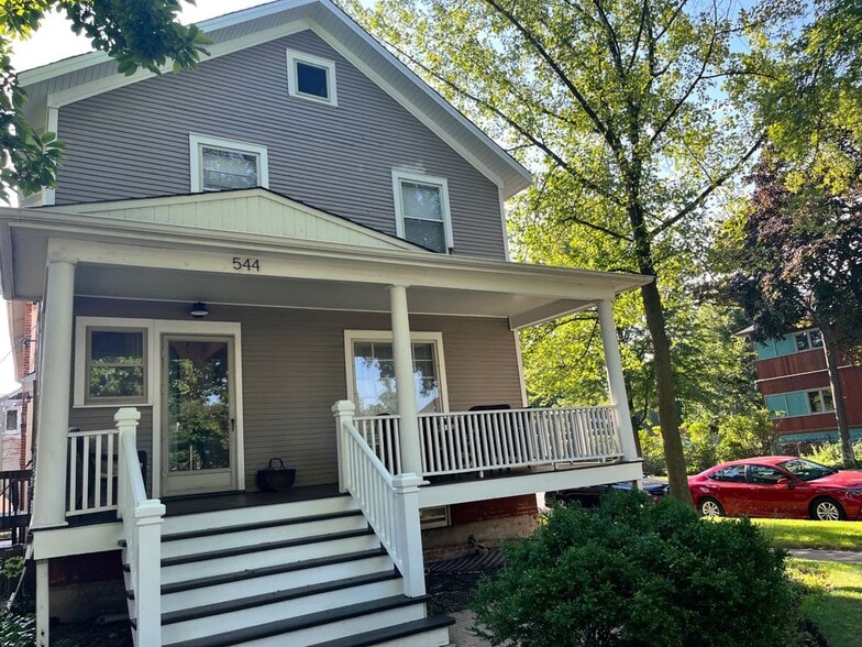 Primary Photo - 544 Lyman Ave