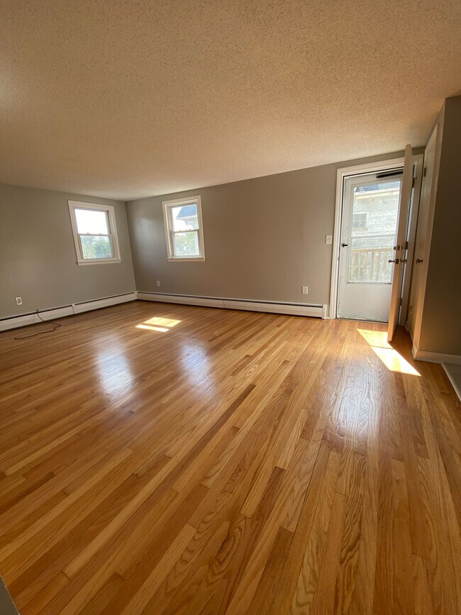 Livingroom - 31 Chapel St