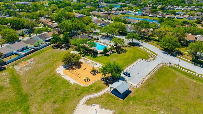 Building Photo - 10461 Hunters Haven Blvd
