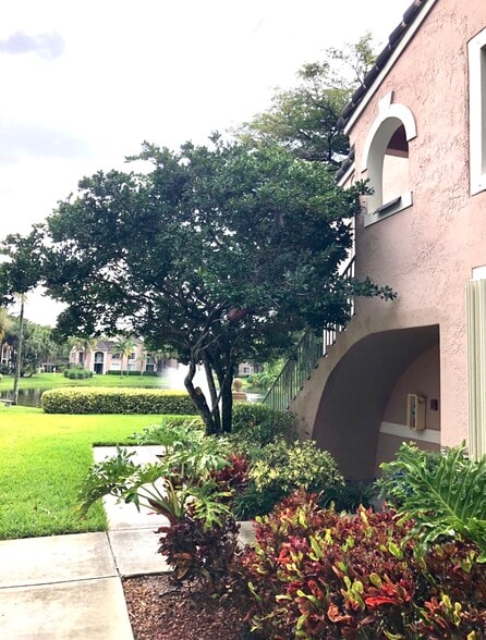 Building Photo - 12118 Saint Andrews Pl