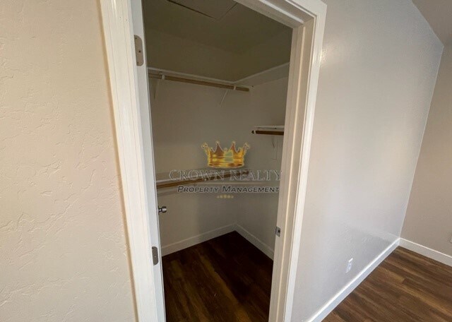 Building Photo - 950 Windsor Dr