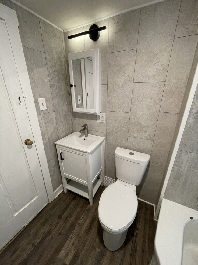 Building Photo - Spacious 3 Bedroom Apartment Near IUP – Ideal for Roommates