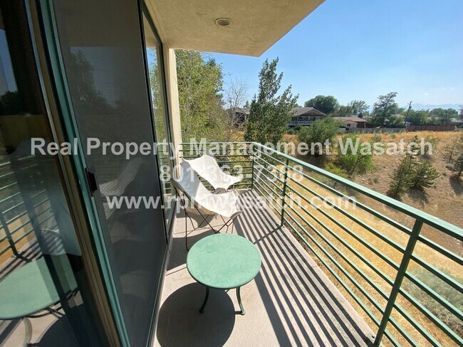 Building Photo - Check out This Stunning 3 Bedroom 2.5 Bath...