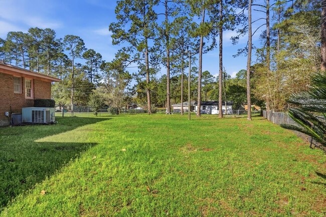 Building Photo - 2101 Goldendale Ln