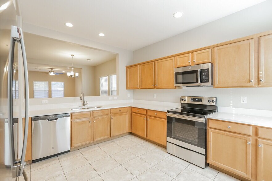 Building Photo - 706 N 112th Dr
