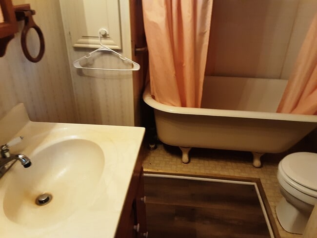 Building Photo - 4010 W Madison St