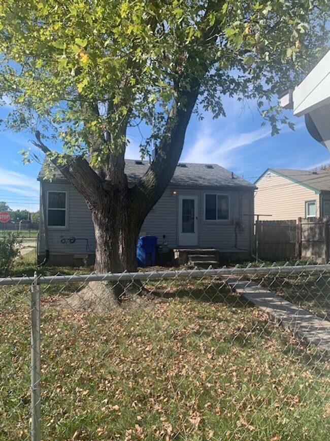 Building Photo - Newly renovated 2 bedroom home just for you