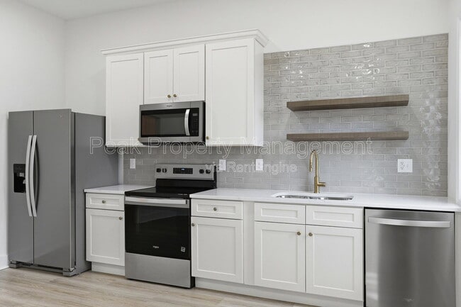 Building Photo - 3014 Parkwood Ave