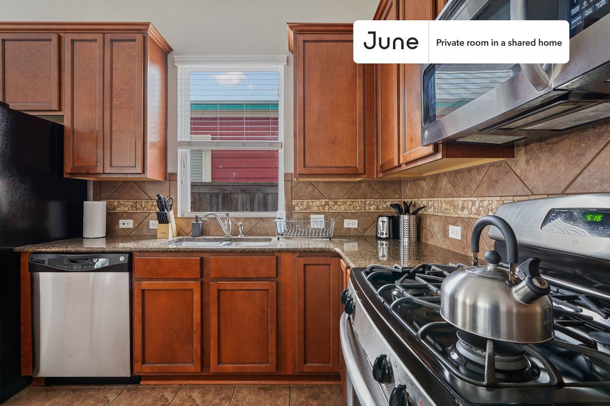 Building Photo - Room in Shared 5 bed/2.5 bath home