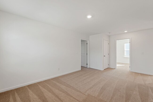 Building Photo - Victoria Heights - 5 bedroom -For Rent $2350