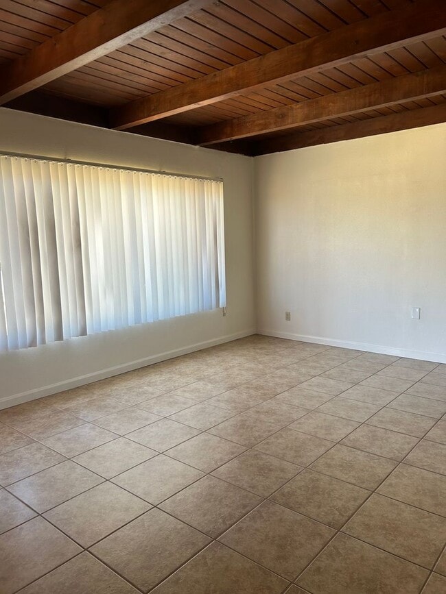 Building Photo - Duplex, 1 bed 1 bath