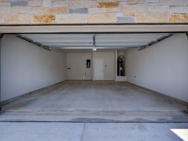 Building Photo - 1850 Settlers Glen Dr
