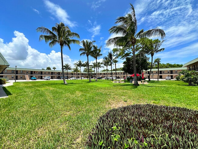 Building Photo - 1041 SE Monterey Rd