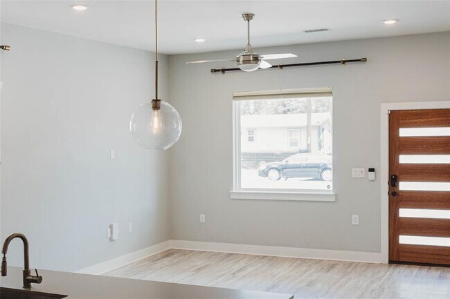 Building Photo - 6813 Porter St