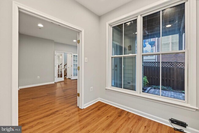 Building Photo - 5256 Bessley Pl