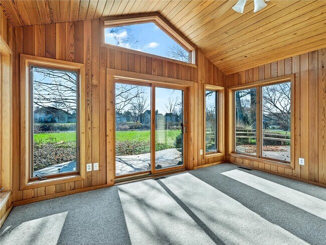 Building Photo - 9 Glen Valley Dr