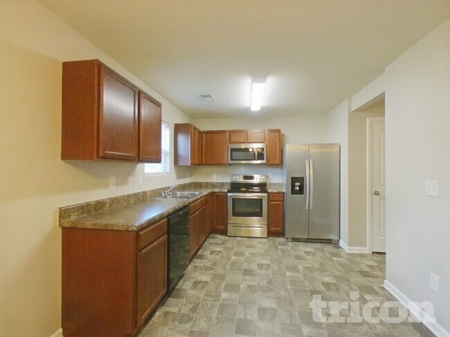 Building Photo - 117 Vermillian Dr