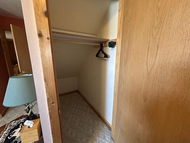 Building Photo - Beautiful Furnished 2 Bedroom Basement Apa...