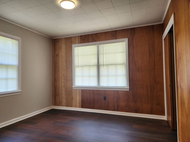 Building Photo - Charming 3-bedroom, 1.5-bathroom home located just a few blocks from Daffin Park