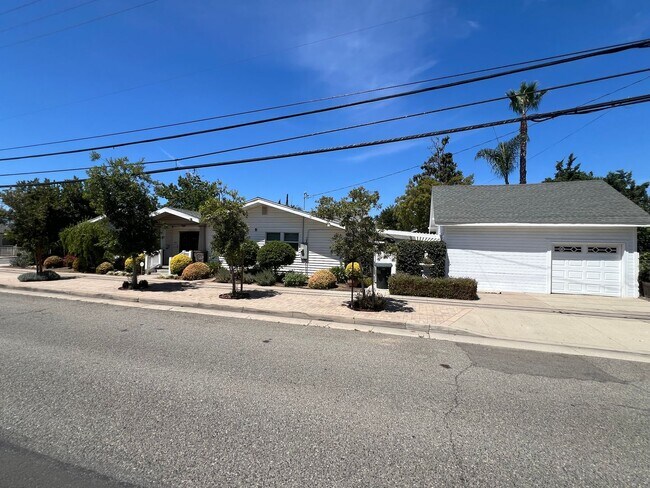 Building Photo - Fabulous 4 Bed 2 Bath One Story Craftsman ...