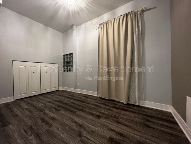 Building Photo - 1455 W Augusta Blvd