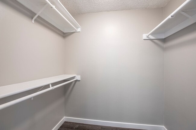 Building Photo - Modern 2-Bedroom Unit with Large Lanai – Prime Waikiki Location