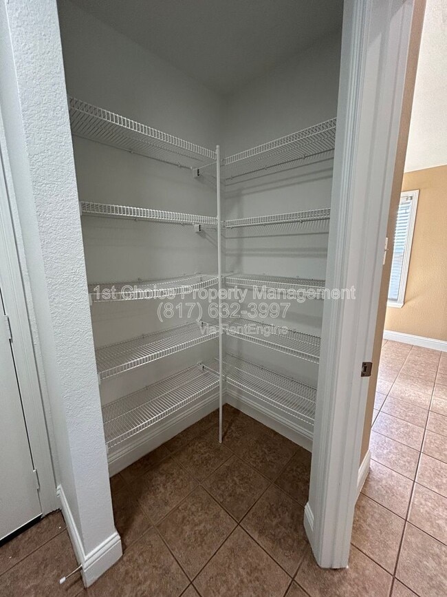 Building Photo - 5865 Fir Tree Ln