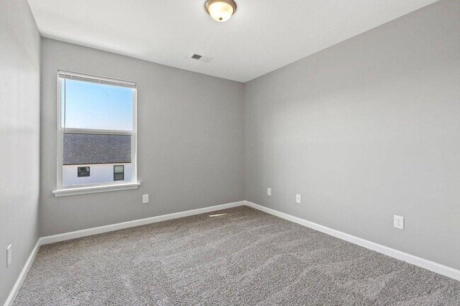 Building Photo - 145 Landry Ln