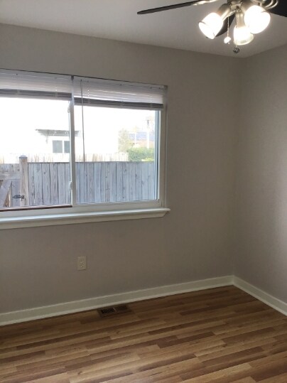 Building Photo - 64 Hawthorne Ct NE