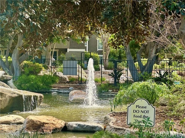 Building Photo - 140 Streamwood