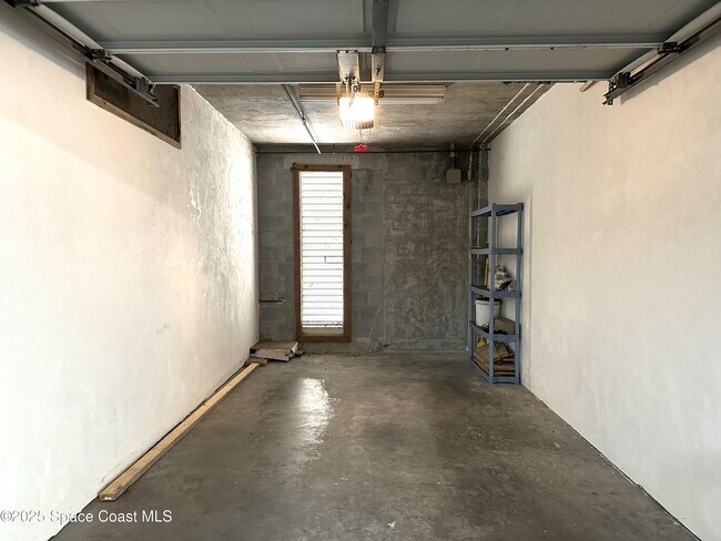 Building Photo - 102 Riverside Dr