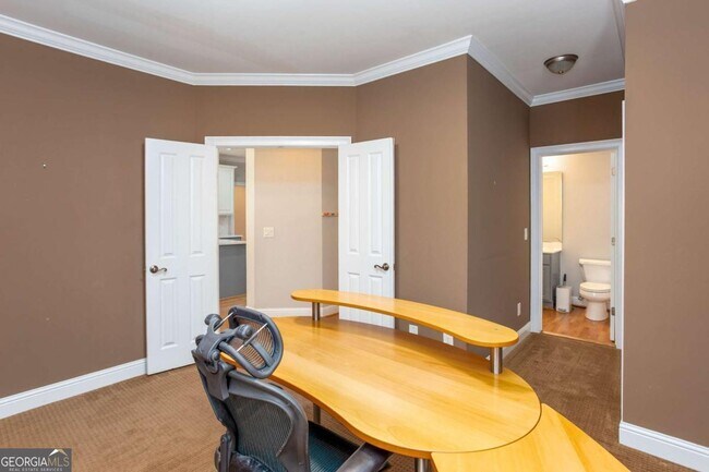 Building Photo - 3206 Windsor Lake Dr NE