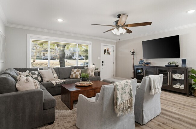 Building Photo - 214 Helena St