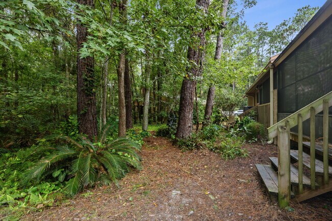 Building Photo - Charming Townhouse Retreat for Rent!