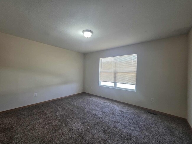 Building Photo - Affordable rental!!!