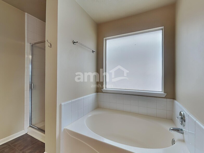 Building Photo - 26887 Castlecliff Ln