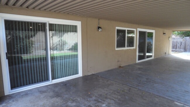 Building Photo - Beautiful Remodeled Single Story 4 BR 2 BA Home With 3 Car attached Garage