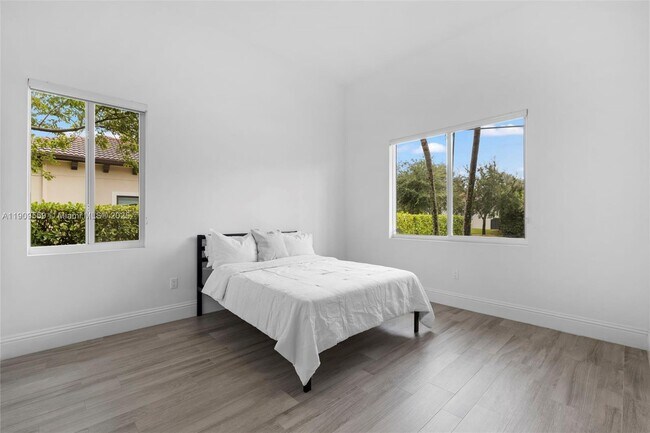 Building Photo - 9580 SW 101st Terrace