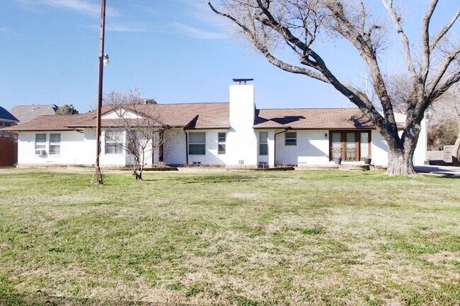 Primary Photo - 1590 Gravel Cir N
