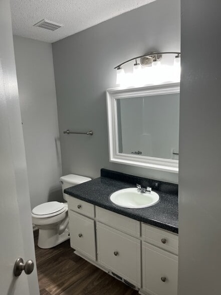 Building Photo - 109 Rainbow Ct