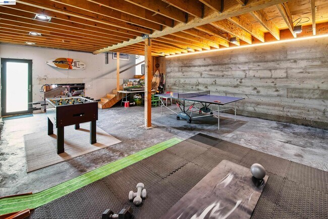 Building Photo - 297 Las Quebradas