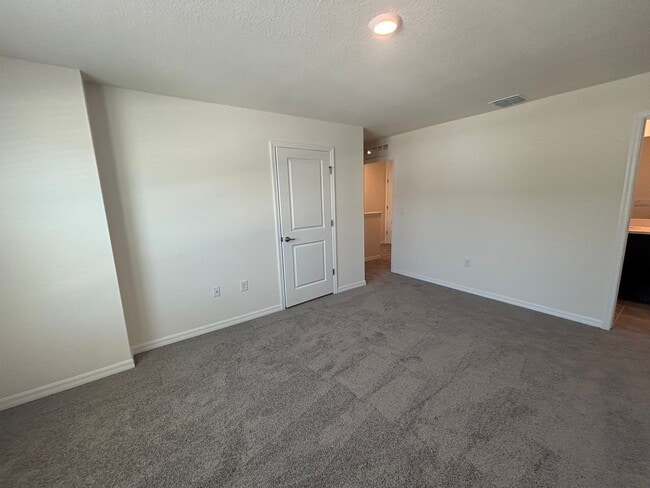 Building Photo - 3/2 Townhouse, Great Location